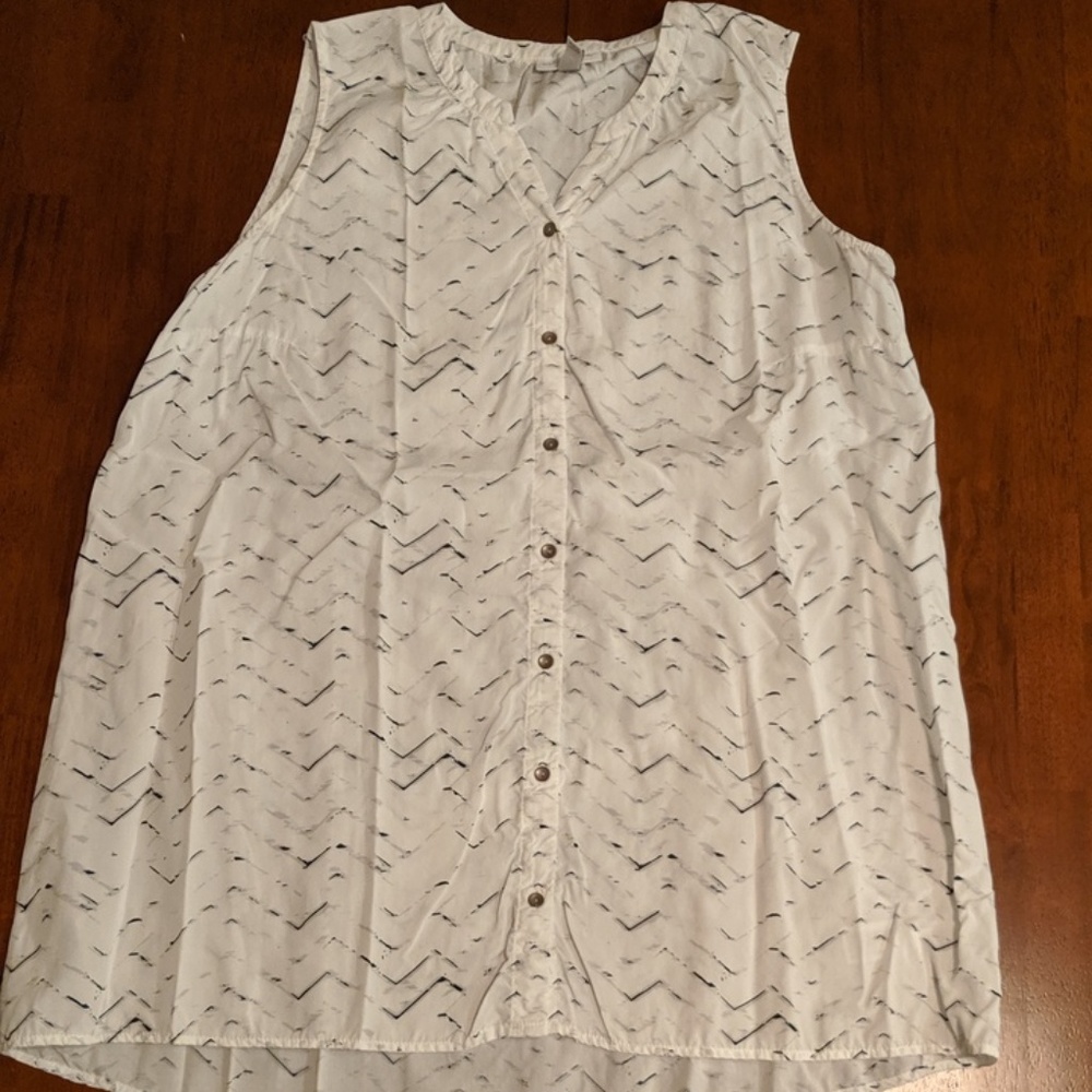 Liz Lange Maternity Sheer Sleeveless Blouse Large